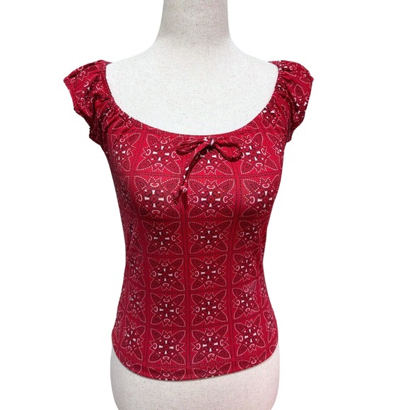 Finesse Tops - Y2K 2000s Finesse Red Paisley Tie Neck Milkmaid Top Women's S